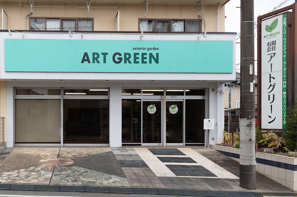 下から見上げるビル