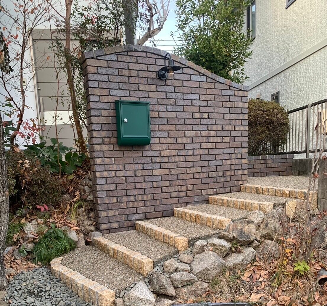 レンガが彩る温もりの欧風外構